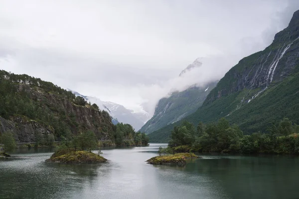 Lago Lovatnet Nella Valle Del Lodal Paesaggio Paesaggistico Della Norvegia — Foto Stock
