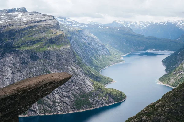 Trolltunga Een Van Meest Spectaculaire Gezicht Noorwegen Ringedalsvatnet Lake Zomer — Stockfoto