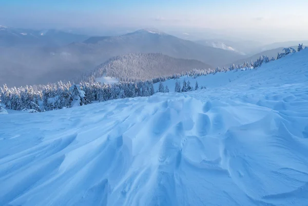Şiddetli Kış Manzara Dağlarda Kar Şiddetli Hava — Stok fotoğraf