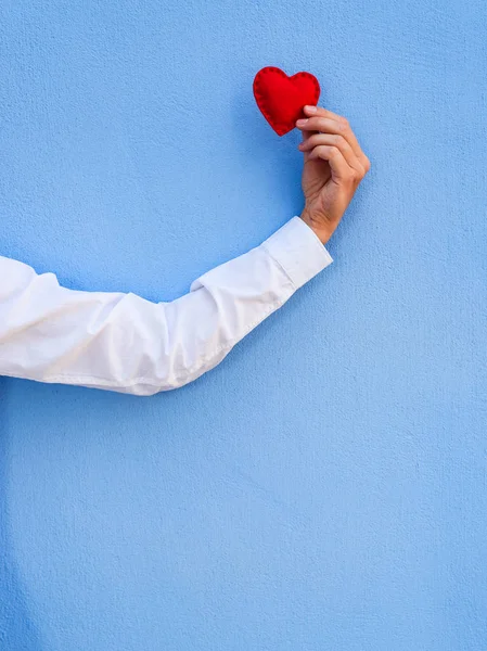 텍스트 행복의 발렌타인 인사말 파란색 배경에 남자의 — 스톡 사진