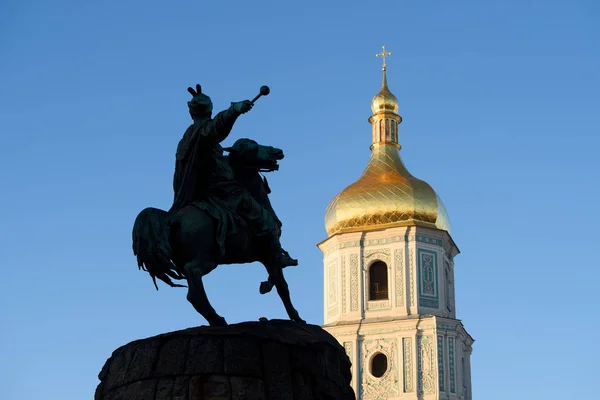 Sophia's Cathedral and Bohdan Khmelnytsky Monument, Kyiv — Stock Photo, Image