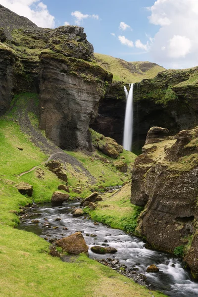 Kvernufoss Waterfall, IJsland — Stockfoto