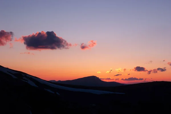 Silhouette of the mountains at sunset — Stock Photo, Image