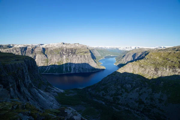 Lago Ringedalsvatnet cerca de Trolltunga, Noruega — Foto de Stock
