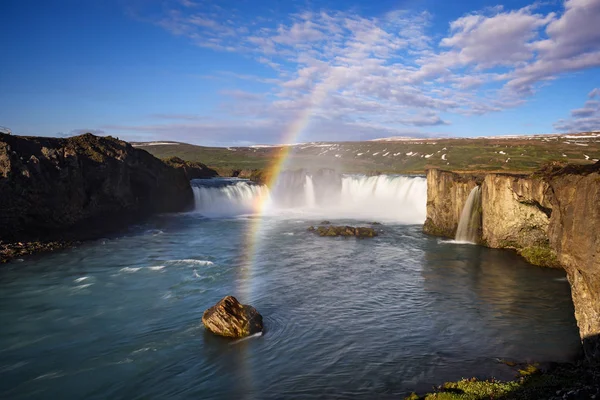 Cascada de Godafoss con arco iris, Islandia —  Fotos de Stock