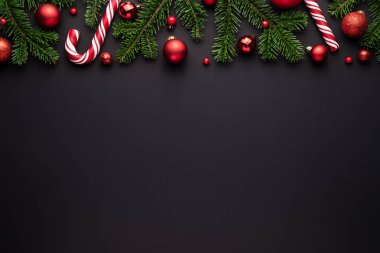 Siyah arkaplanda Noel sınırı