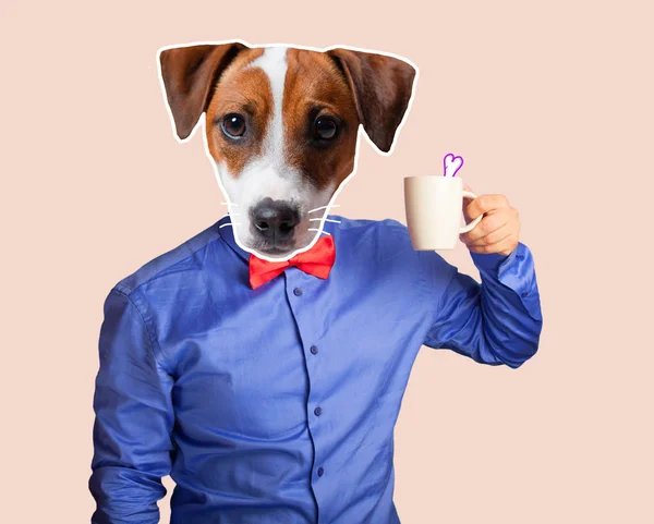 Gelukkig man met het hoofd van de hond in shirt met kop — Stockfoto