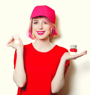 Bademli kurabiye olan kadın