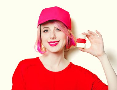 Bademli kurabiye olan kadın