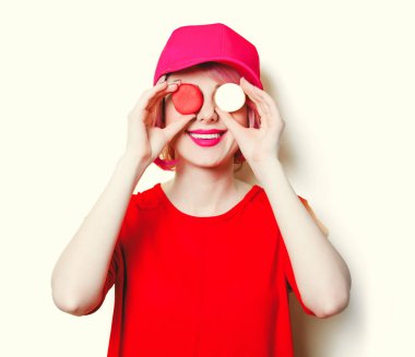 Bademli kurabiye olan kadın