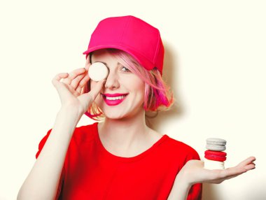 Bademli kurabiye olan kadın