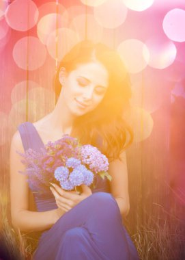 Mavi elbiseli güzel gelin