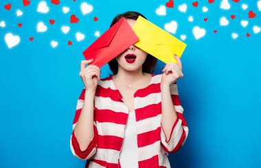 kadın kalp iki zarflarla