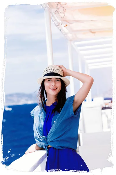 Ung kvinna i Grekland — Stockfoto
