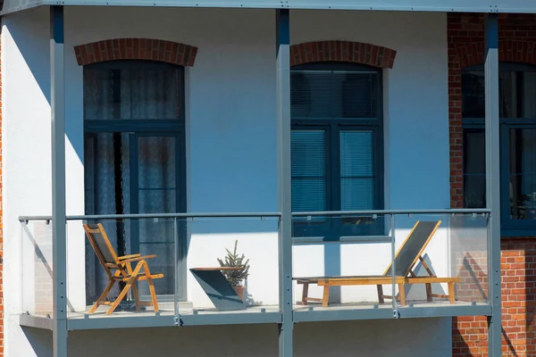 Balkon van loft gebouw in de stad — Stockfoto