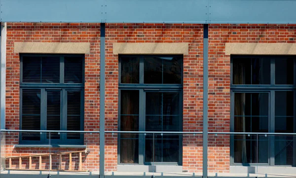 Balcone di edificio soppalco in città Fotografia Stock