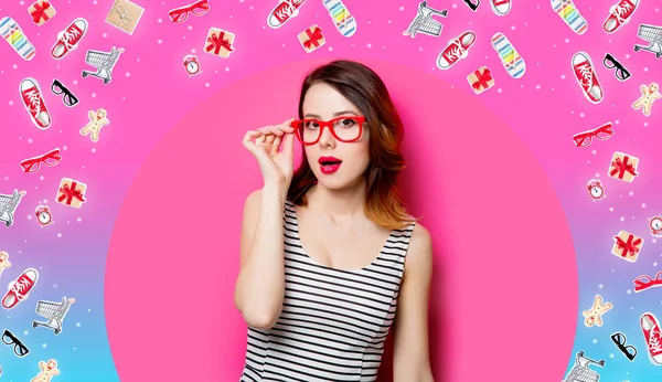Junge Frau mit Brille und Kleidung — Stockfoto