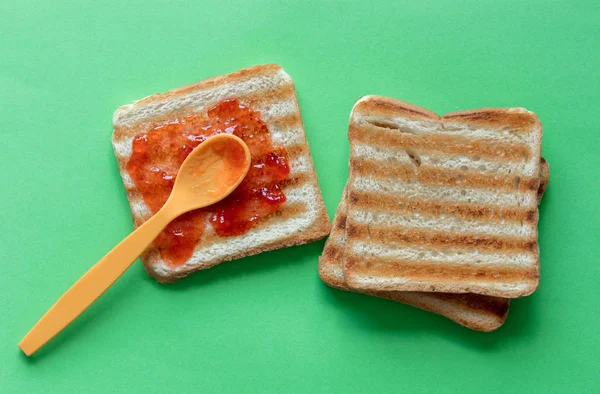 Slices of toast bread and tea spoon with jam — Stock Photo, Image