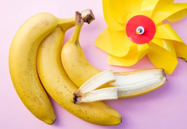 sarı muz ve fırıldak