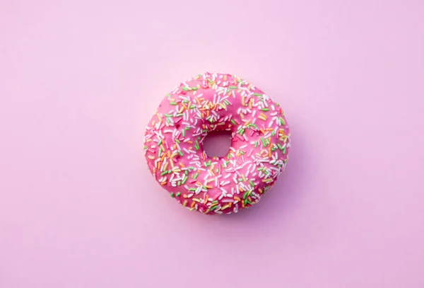 Fresh sweet donut on pink background — Stock Photo, Image