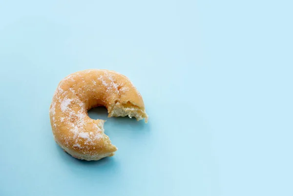 Sweet donut on pink background isolated. — Stock Photo, Image