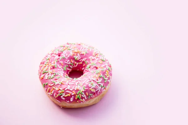 Fresh sweet donut on pink background — Stock Photo, Image