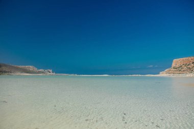 Rock ve deniz lagün, Balos göster