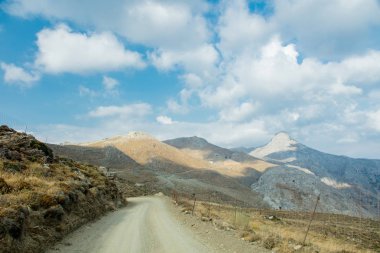 Kandiye dağlarda kırsal yol