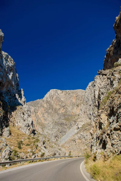 Vista sobre un campo caminos de montaña — Foto de Stock