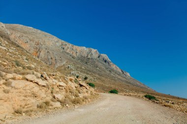 İdylic west Crete yatay, keçi kırsal yol yaz sezonu, Yunanistan