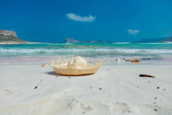 Halmhatt Stranden Vid Balos Lagun Grekland Sommartid Juli — Stockfoto