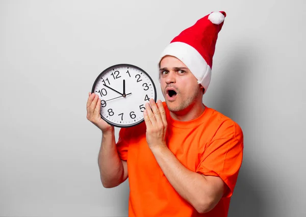 Young Handsome Man Orange Shirt Christmas Hat Big Clock Studio — Stock Photo, Image