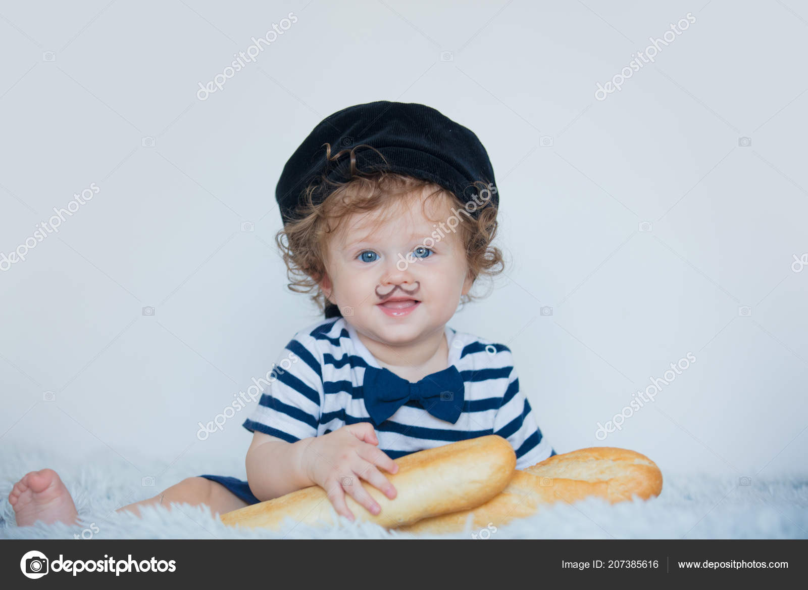 Petit Bebe Avec Moustache Beret Baguette Sur Fond Blanc Image Libre De Droit Par Massonforstock C