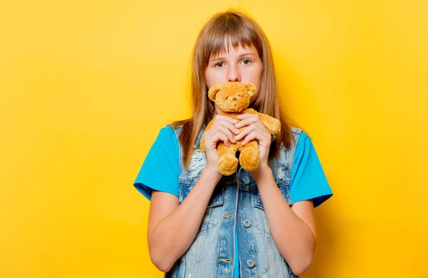 テディベア若い十代の少女 — ストック写真