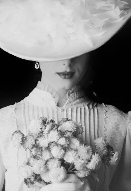 Buket ile güzel kadınlar