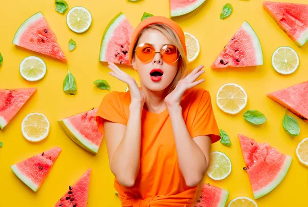 Surprised girl on fruit background — Stock Photo, Image