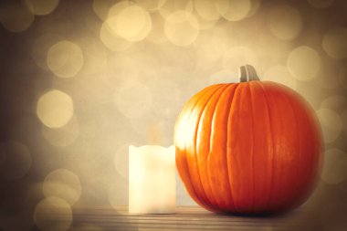 Taze sonbahar kabak ve mum