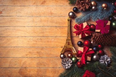 Eyfel Kulesi Hatıra Noel dekorasyonu ile