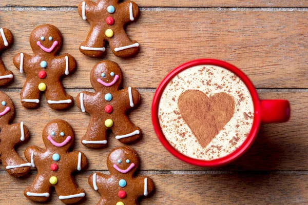 Gingerbread man and cup of cappuccino — Stock Photo, Image