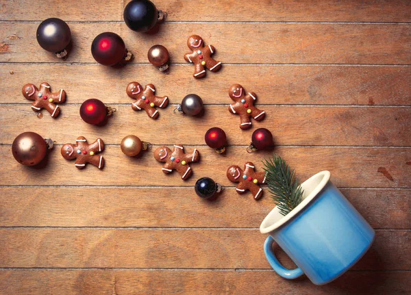 Christmas pepparkaksgubbe och cup — Stockfoto