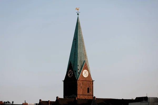 Pohled na věž z věže kostela — Stock fotografie