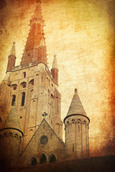 Vue sur la façade de la vieille église de Bruges — Photo