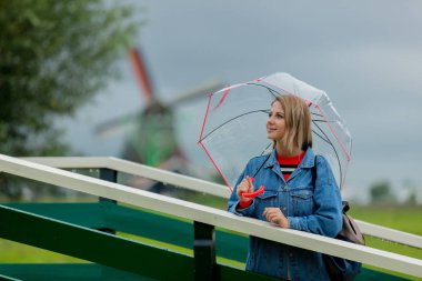 Kız kalın köprüde Hollandalı fabrikaları ile