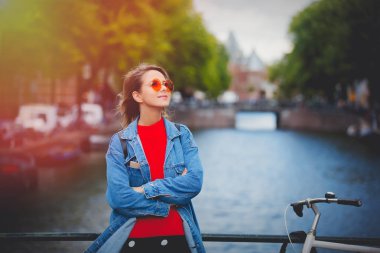 Amsterdam, güneş gözlüğü sonbahar sezonu cin