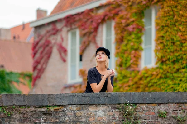 Young girl in hat at bridge in Bruges — Stock Photo, Image