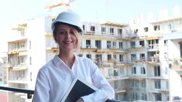 Engineer woman with helmet and tablet — Stock Video