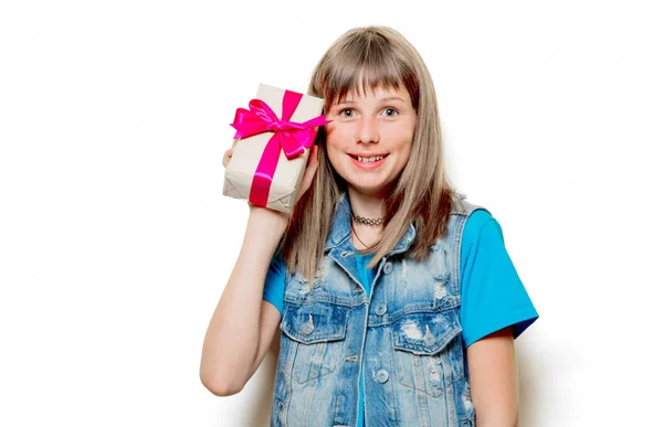 Young teenage girl with present box — Stock Photo, Image