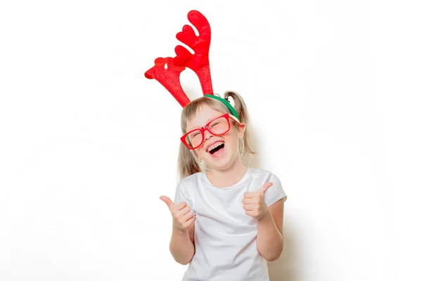 Tout-petit fille en cornes de cerf de Noël — Photo