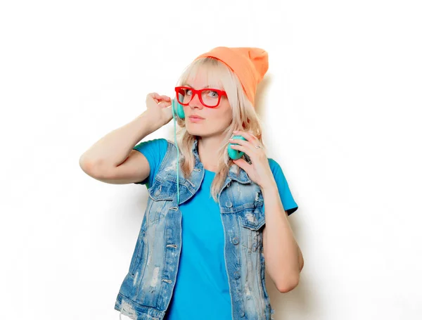 Trendy girl orange hat with headphones — Stock Photo, Image