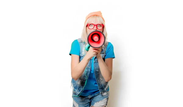 Chapéu laranja menina na moda com megafone — Fotografia de Stock